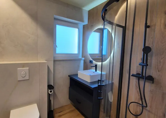 Mega Apartmaji شقة *