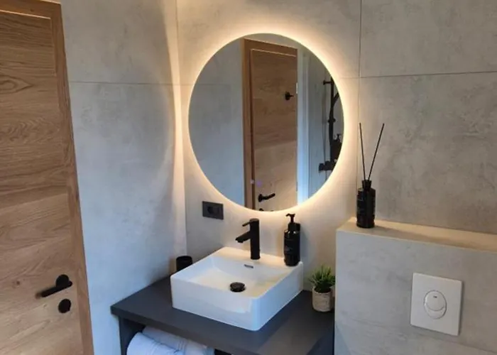 Mega Apartmaji شقة *